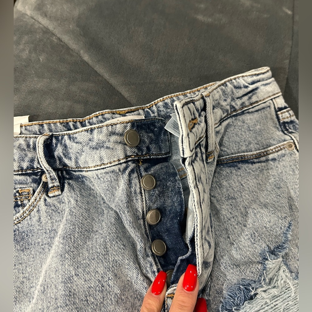 Good American bombshell denim shorts
